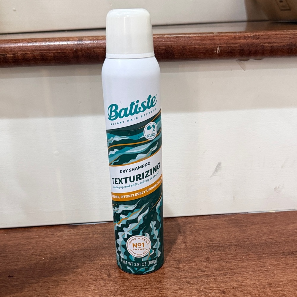 NWT Batiste Instant Hair Refresher Texturizing Dry Shampoo